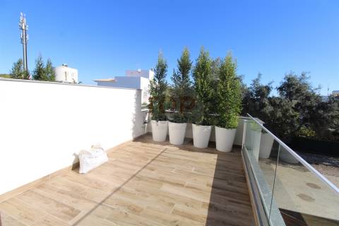 Moradia T3 Nova com piscina - Fuseta