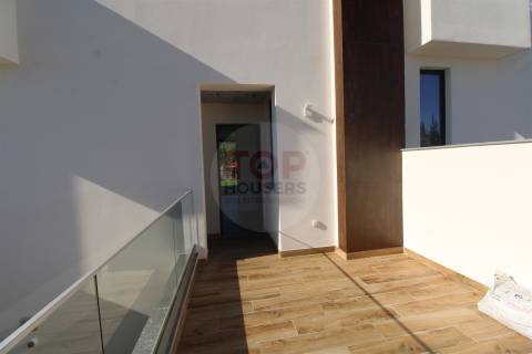 Moradia T3 Nova com piscina - Fuseta