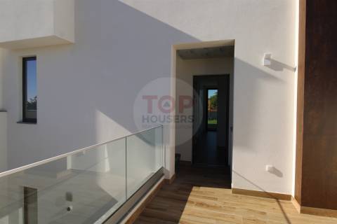 Moradia T3 Nova com piscina - Fuseta