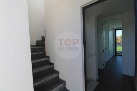 Moradia T3 Nova com piscina - Fuseta