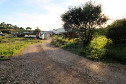 Terreno Rústico amplo à Venda em Semino, Quarteira