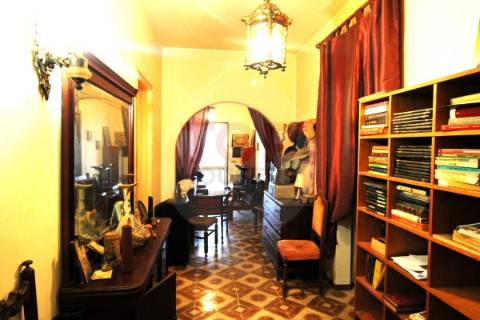 Moradia com 7 quartos  lote de 2245m2   Área Coberta de 328,50m2.