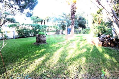 Moradia com 7 quartos  lote de 2245m2   Área Coberta de 328,50m2.