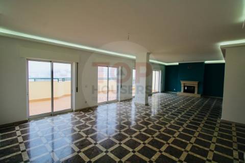 Apartamento T4+1 Triplex à Venda no Centro de Faro
