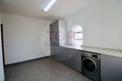 Apartamento T4+1 Triplex à Venda no Centro de Faro