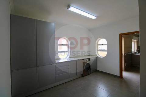 Apartamento T4+1 Triplex à Venda no Centro de Faro