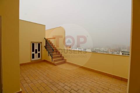 Apartamento T4+1 Triplex à Venda no Centro de Faro