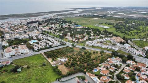 Terreno com viabilidade de construção para Empreendimento de Luxo em Cabanas de Tavira, Faro.