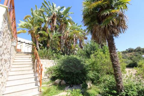 Moradia Isolada T6 com Vista Magnífica sobre a Serra em Estoi