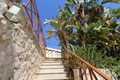 Moradia Isolada T6 com Vista Magnífica sobre a Serra em Estoi