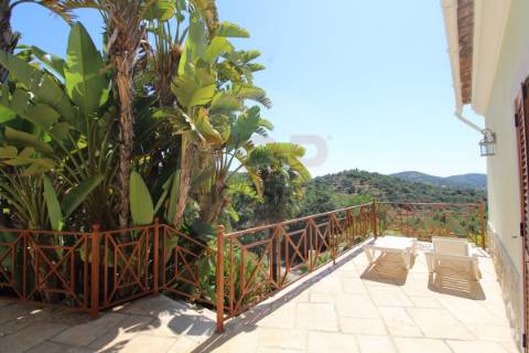 Moradia Isolada T6 com Vista Magnífica sobre a Serra em Estoi