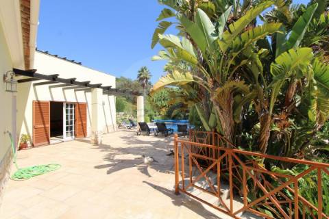 Moradia Isolada T6 com Vista Magnífica sobre a Serra em Estoi