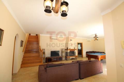 Moradia Isolada T6 com Vista Magnífica sobre a Serra em Estoi