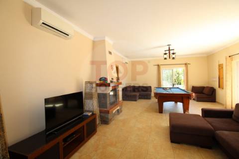 Moradia Isolada T6 com Vista Magnífica sobre a Serra em Estoi