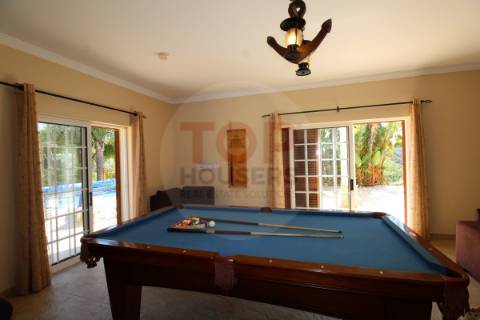 Moradia Isolada T6 com Vista Magnífica sobre a Serra em Estoi