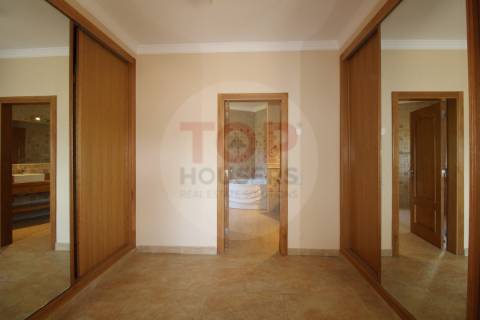 Moradia Isolada T6 com Vista Magnífica sobre a Serra em Estoi