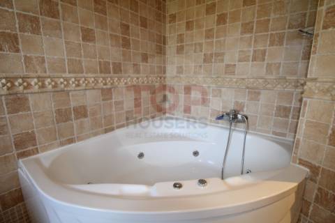 Moradia Isolada T6 com Vista Magnífica sobre a Serra em Estoi