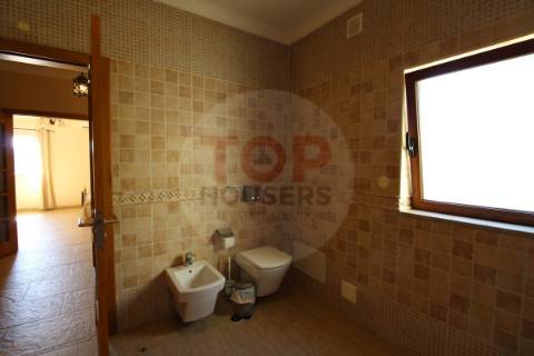 Moradia Isolada T6 com Vista Magnífica sobre a Serra em Estoi