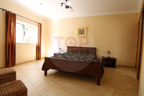 Moradia Isolada T6 com Vista Magnífica sobre a Serra em Estoi