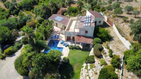 Moradia Isolada T6 com Vista Magnífica sobre a Serra em Estoi