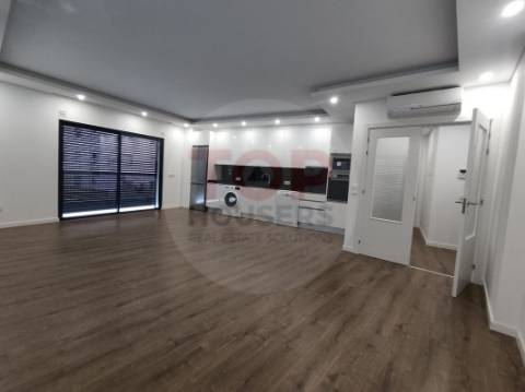 Apartamento T1 Novo com piscina no terraço e garagem - Olhão