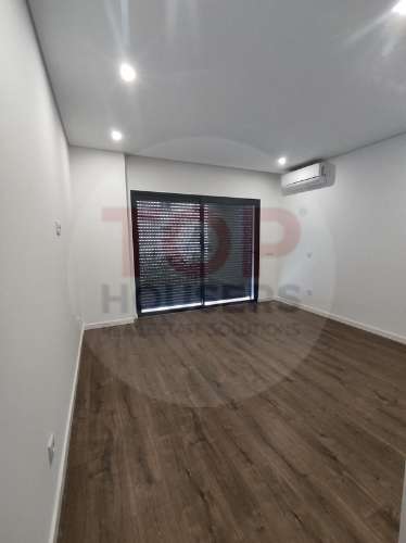 Apartamento T3 Novo com piscina no terraço e garagem - Olhão.