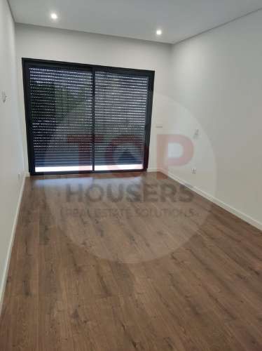 Apartamento T3 Novo com piscina no terraço e garagem - Olhão.
