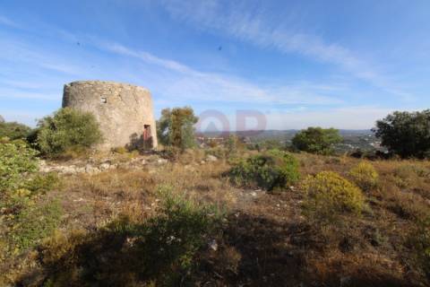 Lote Urbano - Moradia T4 com Piscina e Moinho Histórico com Vista Panorâmica no Algarve