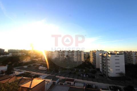 T5 com áreas generosas e localização privilegiada