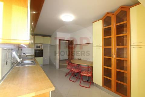 T5 com áreas generosas e localização privilegiada