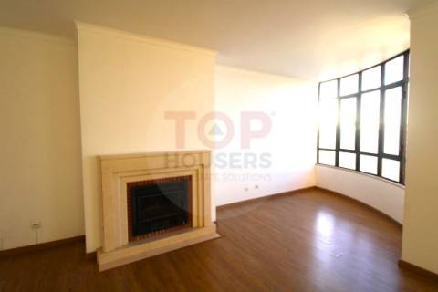 T5 com áreas generosas e localização privilegiada