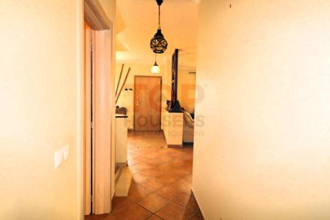 Moradia T3+1 em Olhão com áreas amplas e excelentes funcionalidades