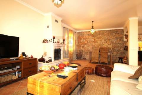 Moradia T3+1 em Olhão com áreas amplas e excelentes funcionalidades