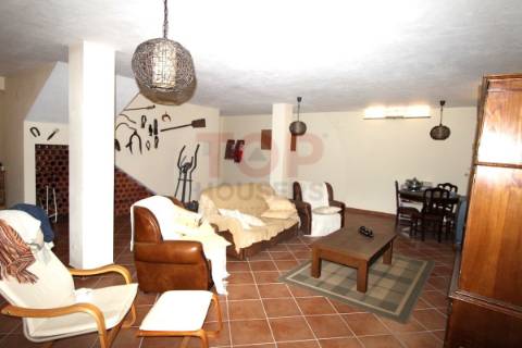 Moradia T3+1 em Olhão com áreas amplas e excelentes funcionalidades