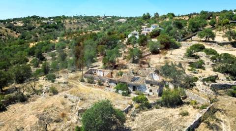 Terreno Urbano com ruina em Boliqueime