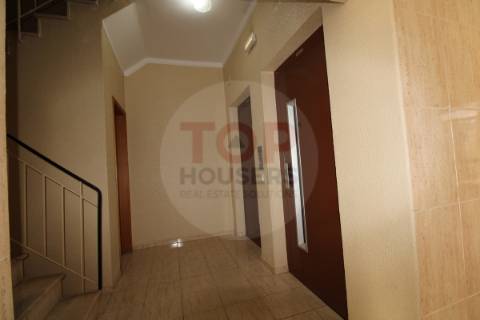 Apartamento T3 Remodelado na Primeira Linha de Mar – Quarteira