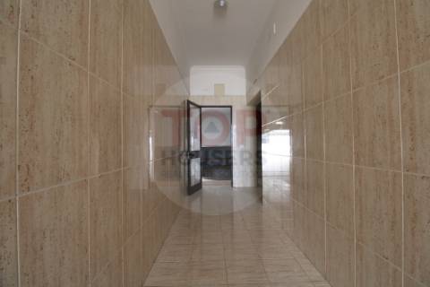 Apartamento T3 Remodelado na Primeira Linha de Mar – Quarteira