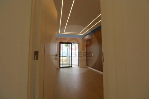 Apartamento T3 Remodelado na Primeira Linha de Mar – Quarteira