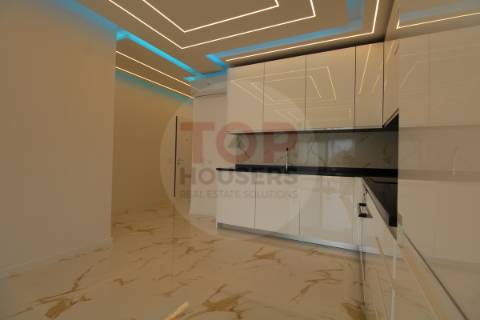 Apartamento T3 Remodelado na Primeira Linha de Mar – Quarteira