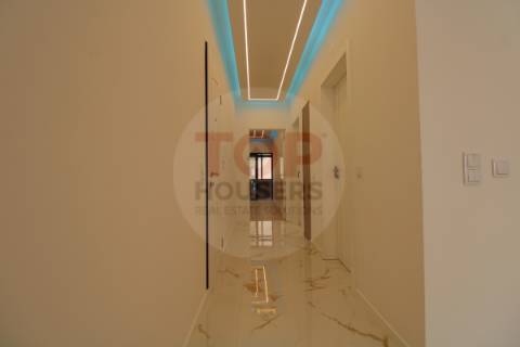 Apartamento T3 Remodelado na Primeira Linha de Mar – Quarteira