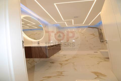 Apartamento T3 Remodelado na Primeira Linha de Mar – Quarteira