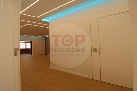 Apartamento T3 Remodelado na Primeira Linha de Mar – Quarteira
