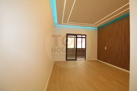 Apartamento T3 Remodelado na Primeira Linha de Mar – Quarteira