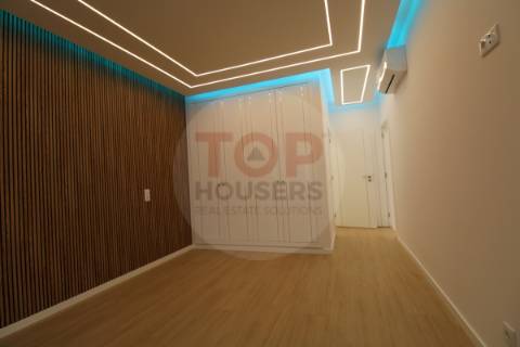 Apartamento T3 Remodelado na Primeira Linha de Mar – Quarteira