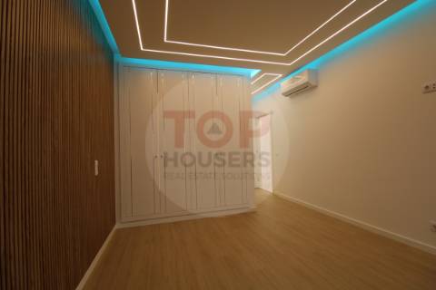 Apartamento T3 Remodelado na Primeira Linha de Mar – Quarteira