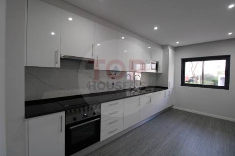 Apartamento T3 em Olhão com garagem