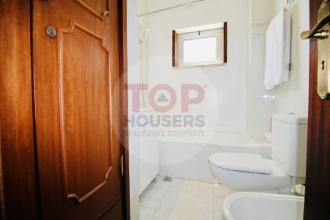 Viva o privilégio de estar na 1ª linha de Mar em Quarteira!