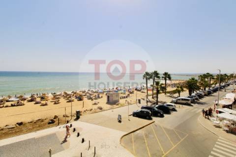 Viva o privilégio de estar na 1ª linha de Mar em Quarteira!