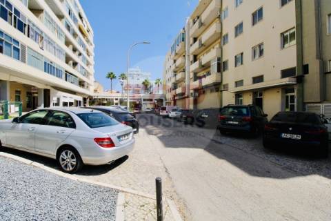 Viva o privilégio de estar na 1ª linha de Mar em Quarteira!