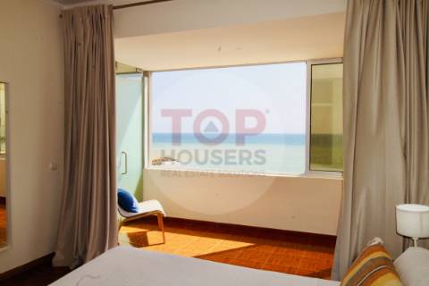 Viva o privilégio de estar na 1ª linha de Mar em Quarteira!